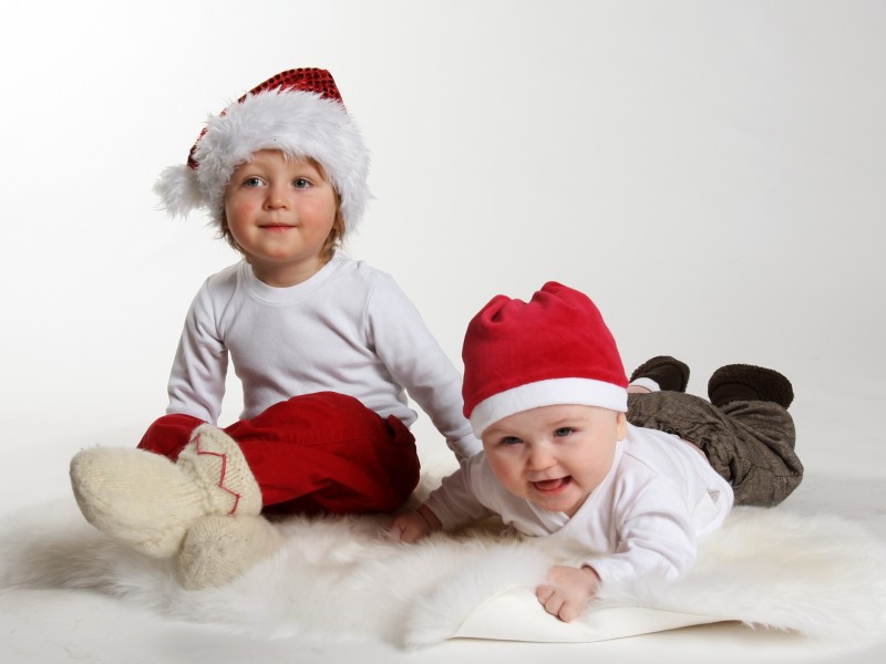 Wilmer, 2 år och Mio Perman, 5 månader, Yttersjö, önsar god jul och gott nytt år till familj, släkt och vänner.
